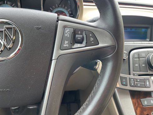 Used 2010 Buick LaCrosse CX image 28