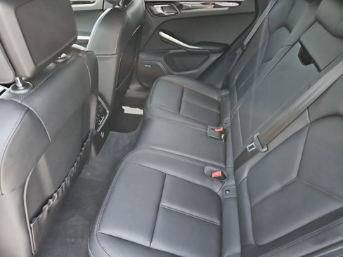 Certified 2025 Porsche Macan Turbo image 37
