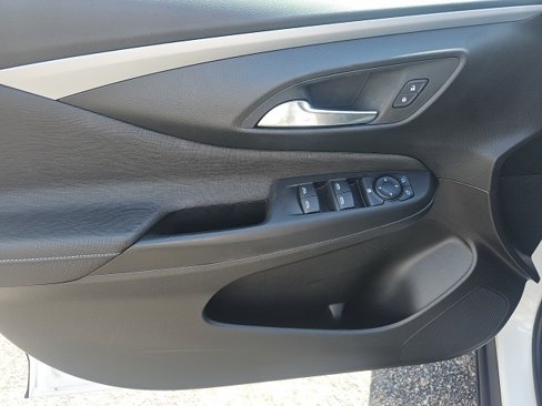 Used 2025 Buick Envista Preferred image 10