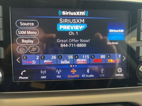 Used 2021 Nissan Versa SV image 32