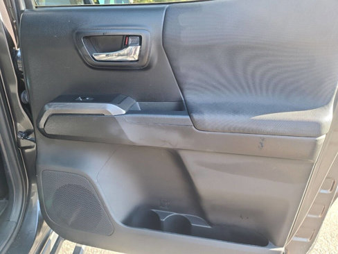 Used 2018 Toyota Tacoma TRD Sport image 32
