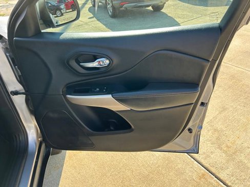 Used 2017 Jeep Cherokee Limited image 22