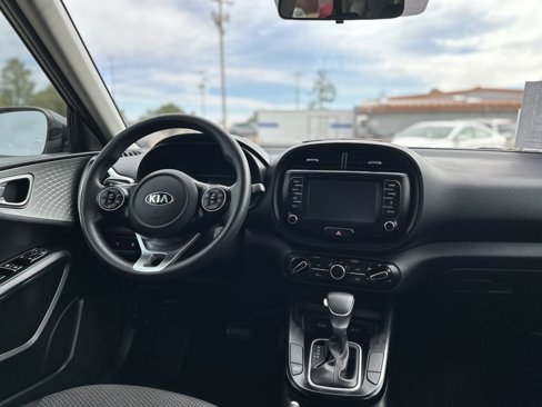 Used 2021 Kia Soul LX image 16