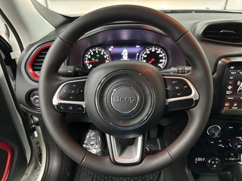 Used 2023 Jeep Renegade Trailhawk image 16