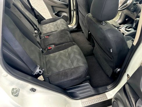 Used 2015 Nissan Rogue SV w/ SV Moonroof Package image 26
