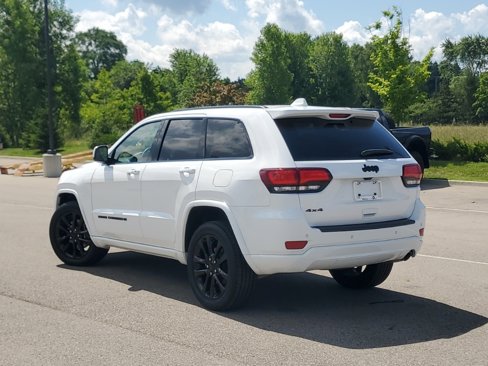 Used 2022 Jeep Grand Cherokee Laredo X image 3