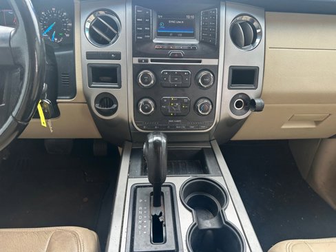 Used 2015 Ford Expedition XLT image 11