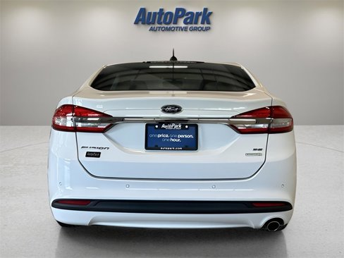 Used 2017 Ford Fusion SE w/ Fusion SE Technology Package image 6