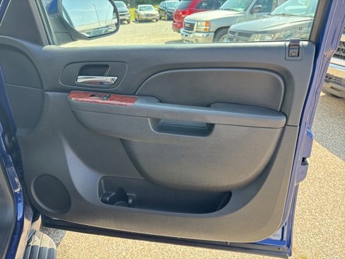 Used 2013 Chevrolet Avalanche LS image 34