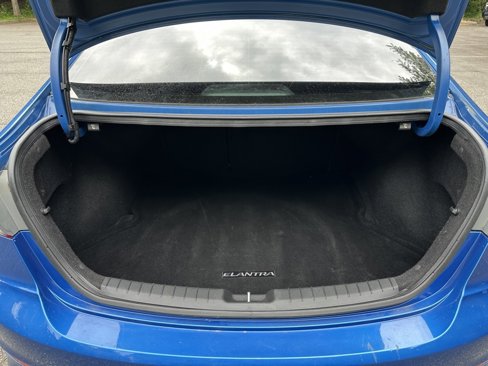 Used 2017 Hyundai Elantra Limited image 26