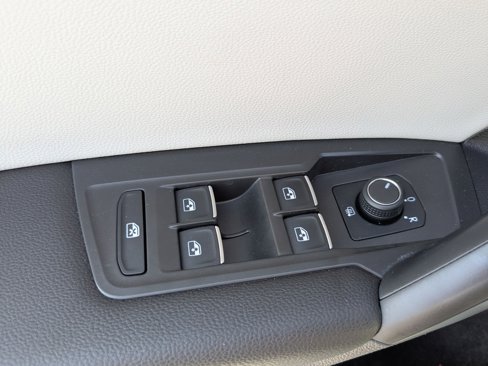 Used 2021 Volkswagen Tiguan SE R-Line image 14