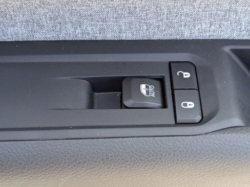 Used 2023 Jeep Compass Latitude w/ Sun and Sound Group image 40