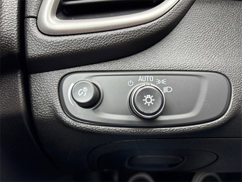 Used 2019 Chevrolet Trax LT w/ Redline Edition image 18