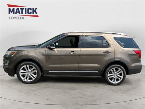 Used 2016 Ford Explorer XLT w/ Equipment Group 202A image 4