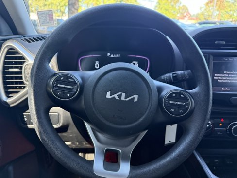Used 2023 Kia Soul LX w/ LX Technology Package image 18
