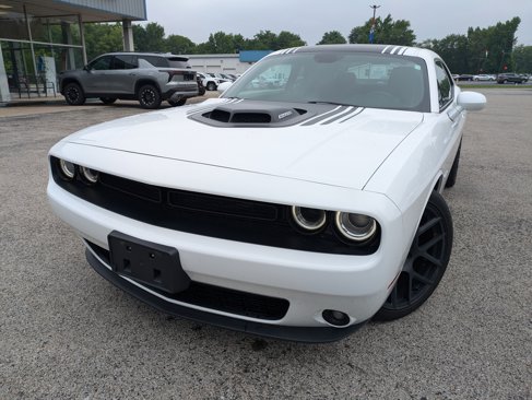 Used 2017 Dodge Challenger R/T image 2