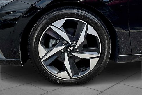 Used 2023 Hyundai Elantra Limited image 10