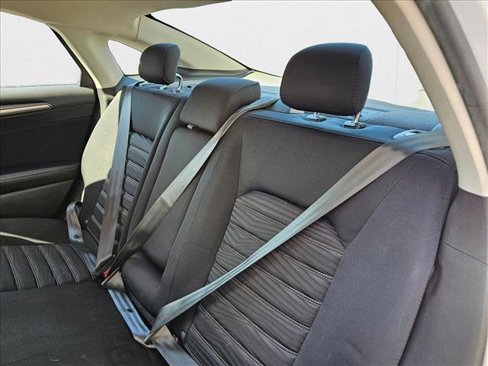 Used 2016 Ford Fusion SE image 11
