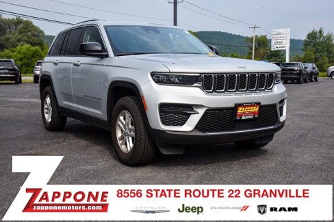 Certified 2023 Jeep Grand Cherokee Laredo w/ Luxury Tech Group I image 1