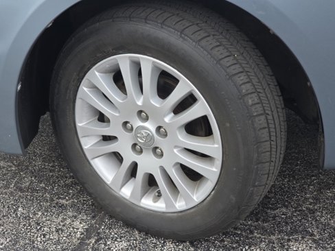 Used 2010 Toyota Sienna LE image 6