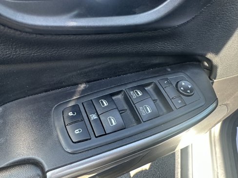Used 2020 Jeep Cherokee Latitude Plus image 9