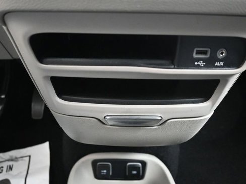 Used 2020 Chrysler Voyager Lxi image 18