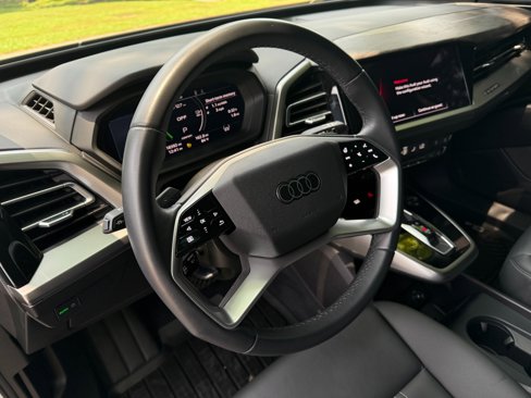 Used 2024 Audi Q4 e-tron Premium Plus image 10