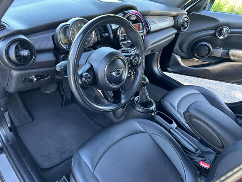 Used 2016 MINI Cooper 4-Door Hardtop image 4