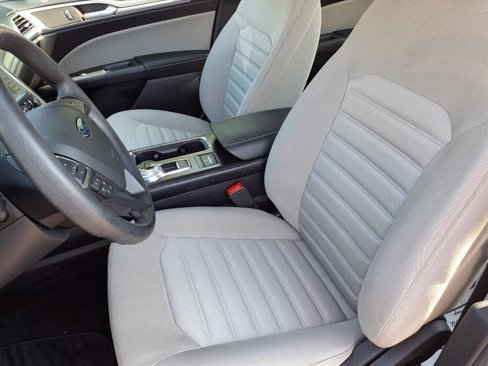 Used 2018 Ford Fusion S image 3