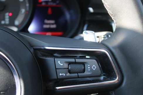 Certified 2024 Porsche Macan image 12