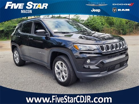 New 2025 Jeep Compass Latitude image 1