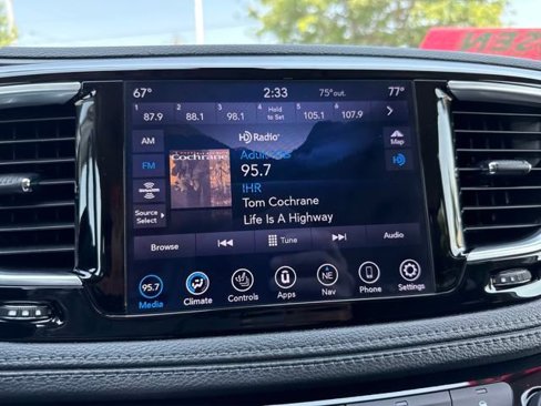 Used 2020 Chrysler Pacifica Limited image 25