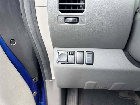 Used 2012 Nissan Frontier SV image 18