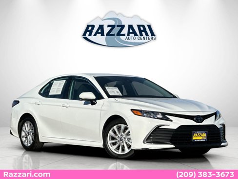 Used 2024 Toyota Camry LE image 1