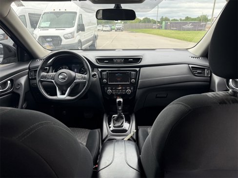Used 2018 Nissan Rogue SV image 16