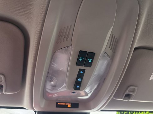 Used 2017 Chevrolet Equinox LT image 40