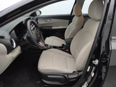 Used 2023 Kia Forte LXS image 17
