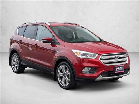Used 2019 Ford Escape Titanium image 3