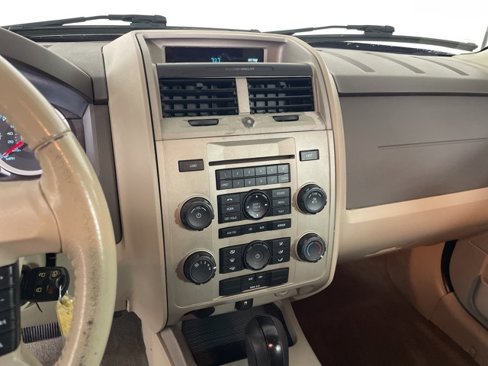 Used 2010 Ford Escape XLT image 13