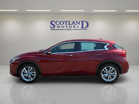 Used 2018 INFINITI QX30 image 1