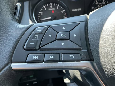 Used 2017 Nissan Rogue S image 15
