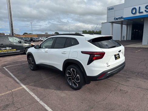 New 2025 Chevrolet Trax RS image 3