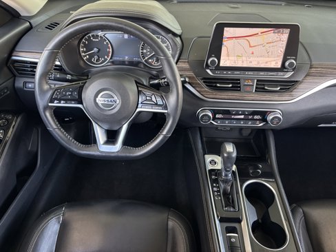 Used 2020 Nissan Altima 2.5 Platinum image 3