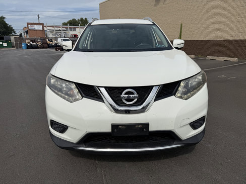 Used 2015 Nissan Rogue SV image 2