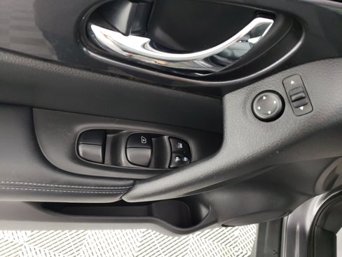 Used 2020 Nissan Rogue SV image 8