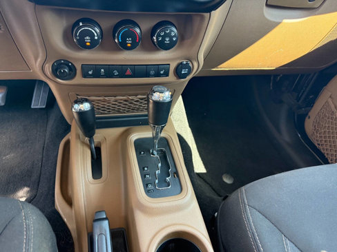 Used 2015 Jeep Wrangler Sahara w/ Connectivity Group image 17