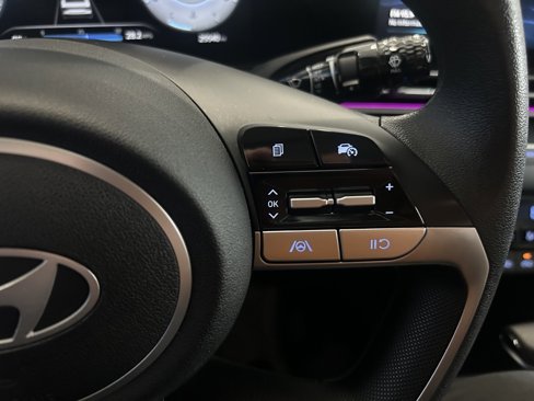 Used 2024 Hyundai Elantra SEL image 18