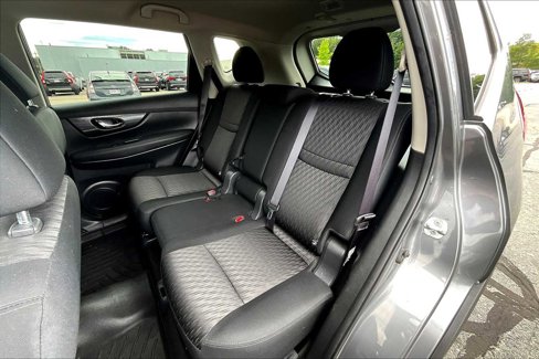 Used 2017 Nissan Rogue SV image 19