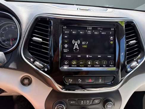 Used 2019 Jeep Cherokee Limited w/ Luxury Group image 29