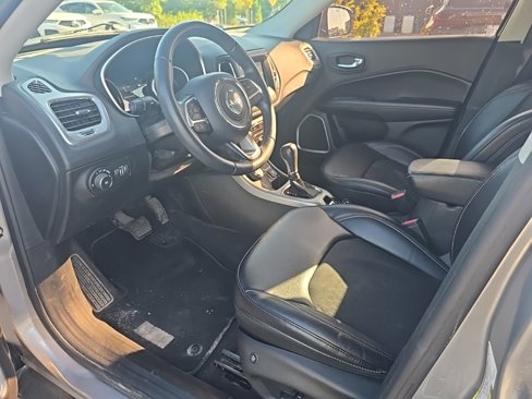Used 2017 Jeep Compass Latitude w/ Popular Equipment Group image 9